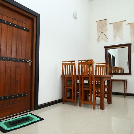Sujee'S Guest House With Two Bed Rooms Anuradhapura Esterno foto