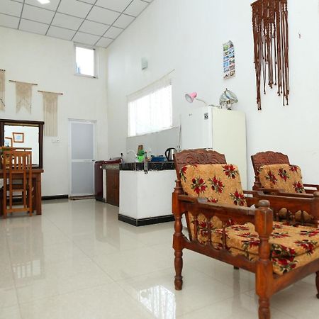 Sujee'S Guest House With Two Bed Rooms Anuradhapura Esterno foto